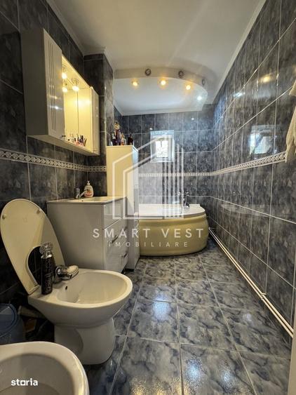 Apartament cu 4 camere decomandat în Micro 16