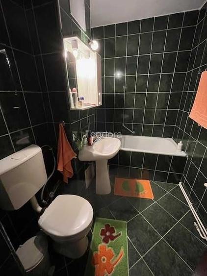 Vand apartament 3 camere decomandat V.Aaron