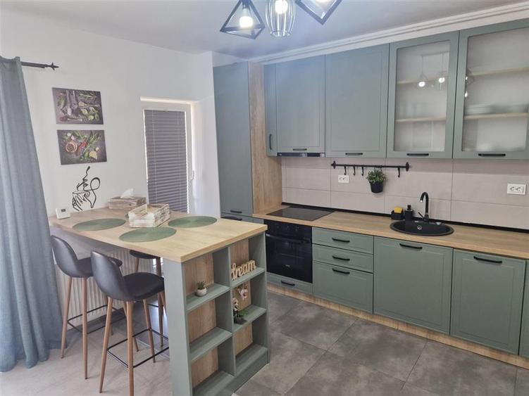 Apartament cu 2 camere decomandat, mobilat în Tractorul