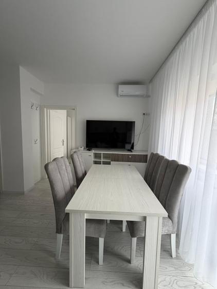 Apartament cu 2 camere semidecomandat, mobilat în Independenței