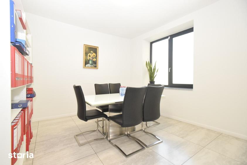 Casă cu 8 camere cu Teren 366 Mp în Calea București