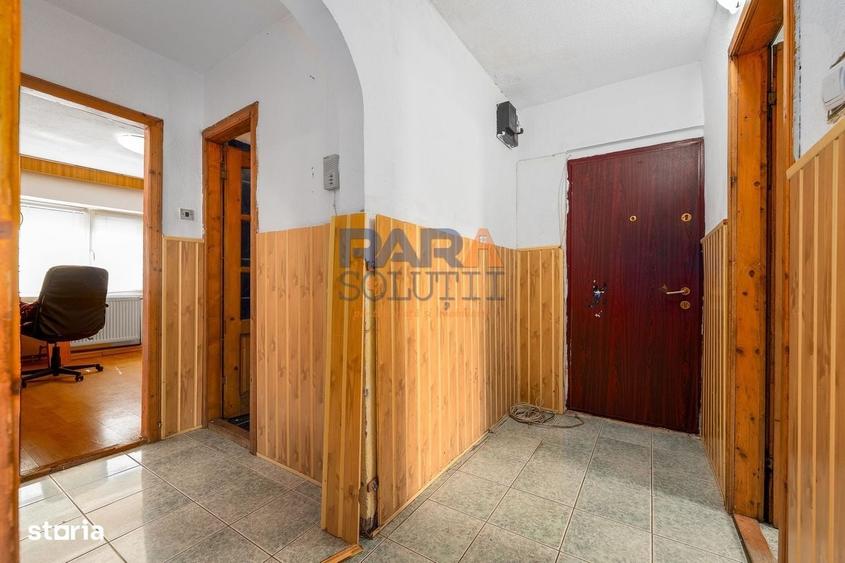 Apartament cu 3 camere decomandat în Horia
