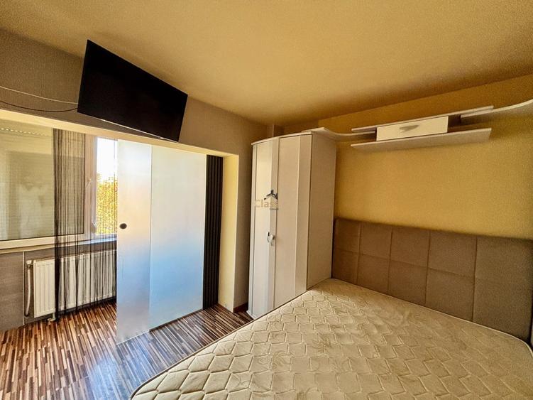 Apartament cu 3 camere decomandat, mobilat în Între Lacuri