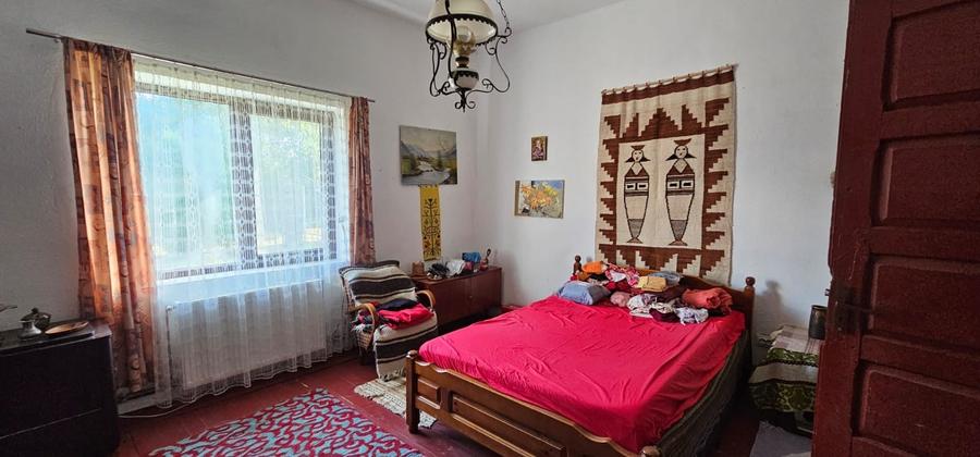 Casă individuală cu 5 camere cu Canalizare în Moinești