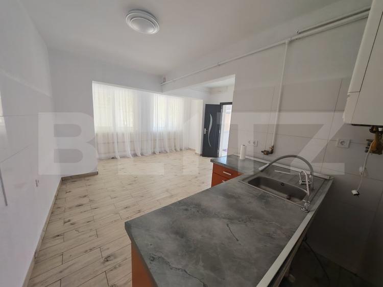 Casă individuală cu 5 camere cu Canalizare în Central