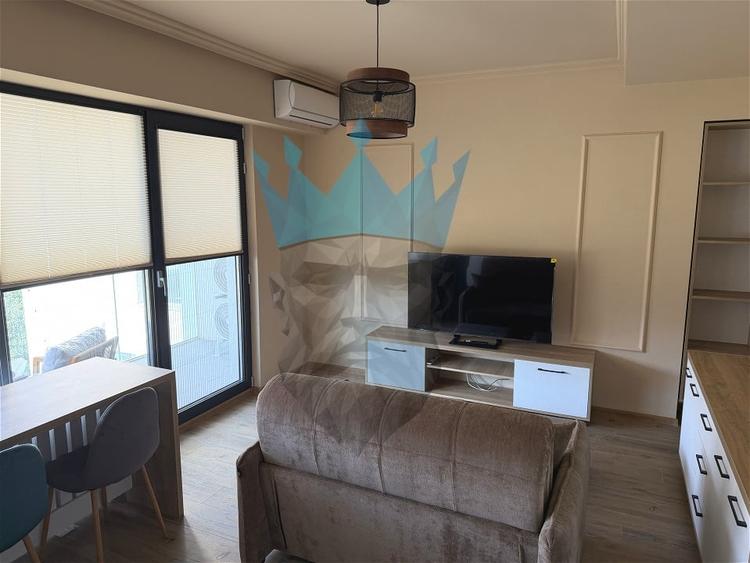 Apartament cu 2 camere semidecomandat, mobilat în P-ța Alba Iulia