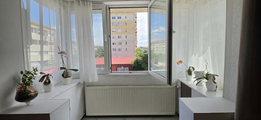 Apartament cu 3 camere semidecomandat în Iosia