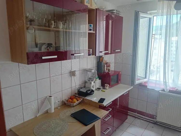 Apartament cu 3 camere decomandat în Precista