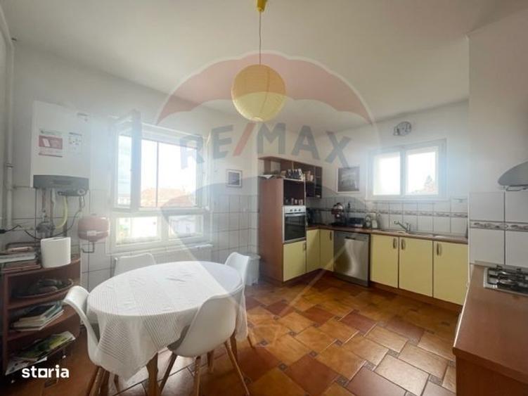 Apartament cu 4 camere, mobilat în Sub Arini