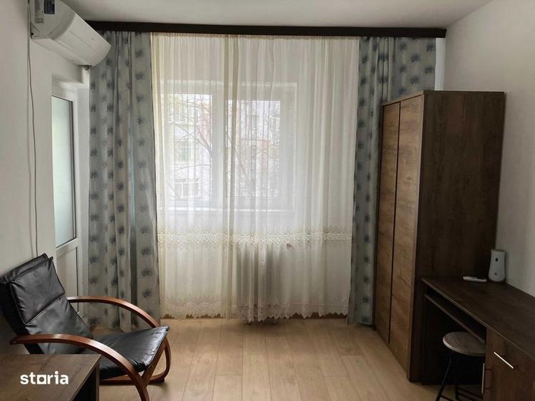 Garsonieră decomandată în Baza 3