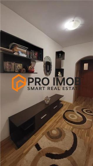 Apartament cu 3 camere decomandat, mobilat în Micro 3