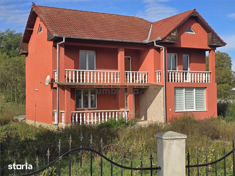 Casă cu 6 camere cu Teren 2424 Mp în Iclod