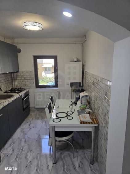 Apartament cu 2 camere semidecomandat în Craiovița Nouă