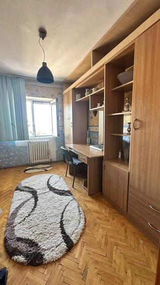 Apartament cu 4 camere decomandat în Păcurari