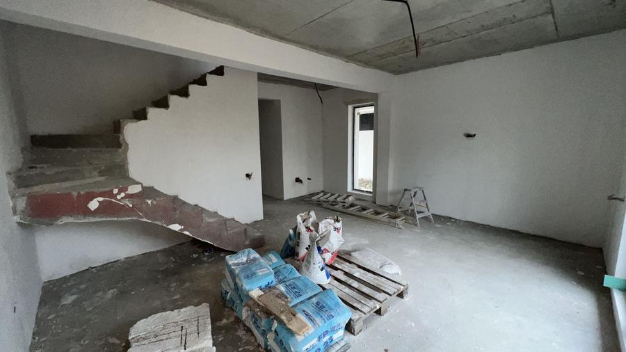 Duplex cu 4 camere cu Canalizare în Chiajna
