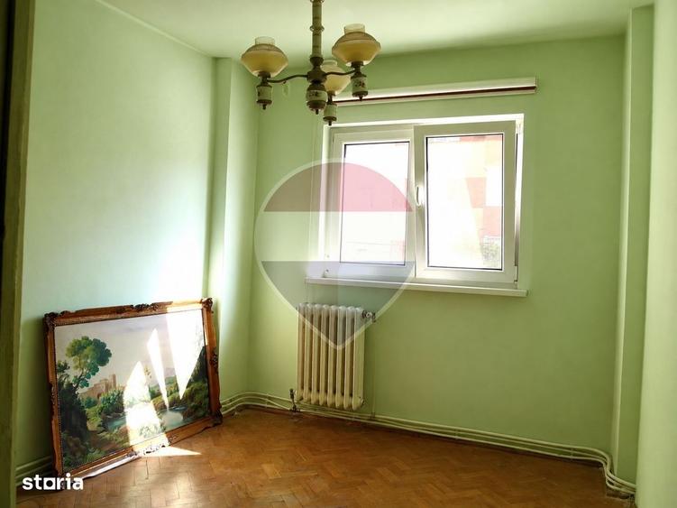 Apartament cu 4 camere în Cetate