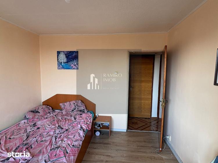 Apartament cu 3 camere decomandat în Berceni
