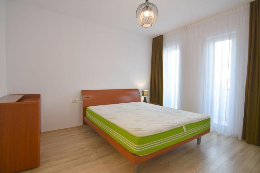 Apartament cu 3 camere semidecomandat, mobilat în Aradului