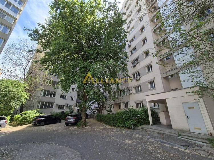 Apartament cu 2 camere decomandat în Titan