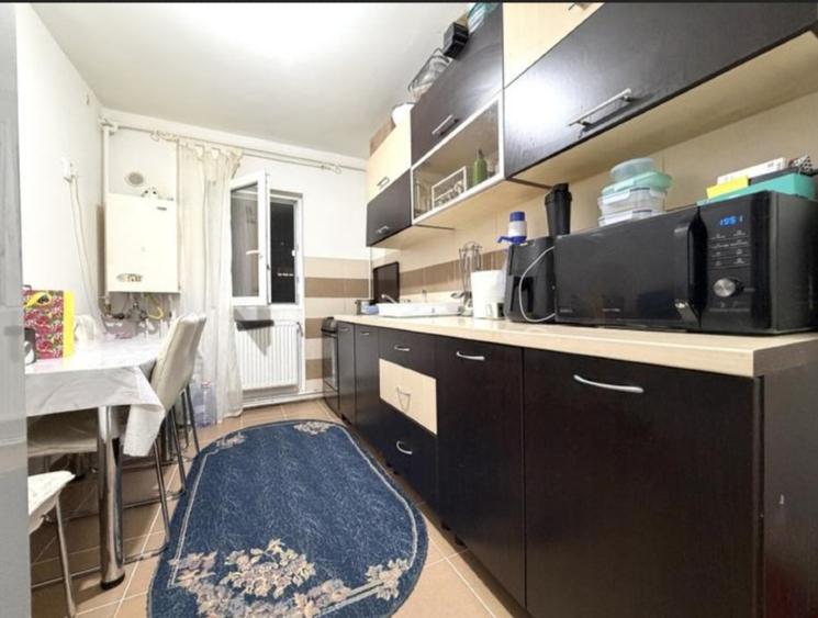 Apartament cu 4 camere decomandat în Lipovei