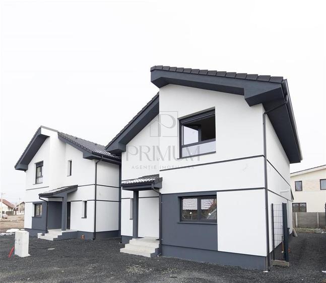 Duplex cu 4 camere cu Canalizare în Moșnița Nouă