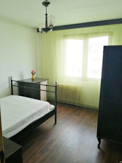 Apartament cu 3 camere decomandat în Titan