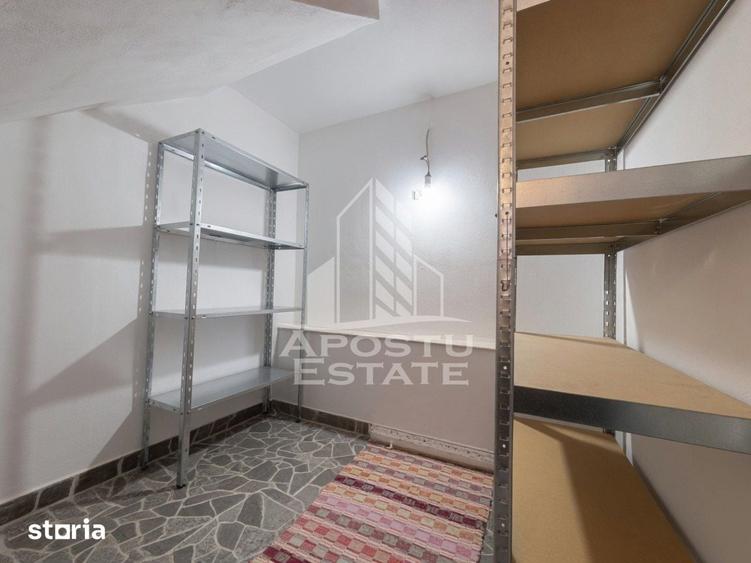 Casă cu 5 camere cu Teren 800 Mp în Pădureni