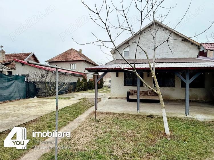 Casă cu Teren 1422 Mp în Cicir