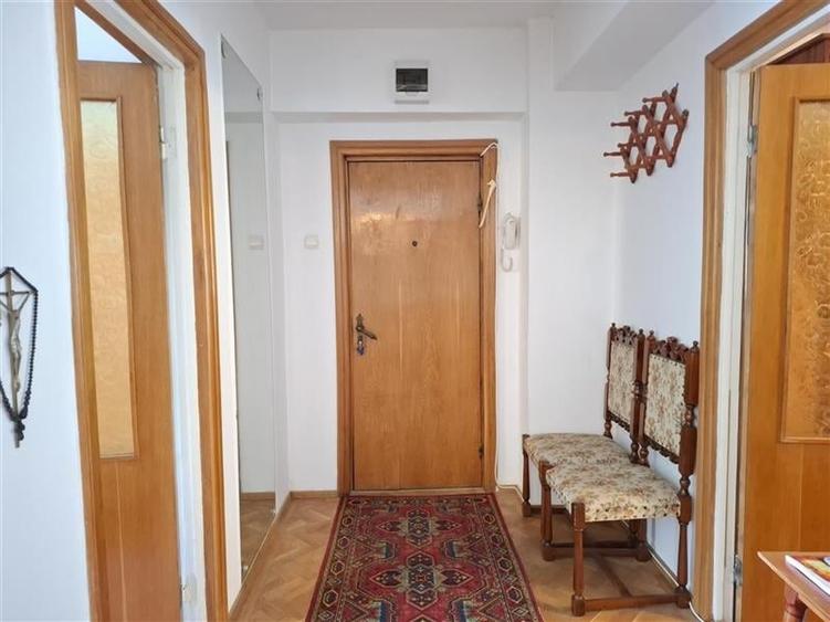 Apartament cu 4 camere decomandat, mobilat în Ultracentral