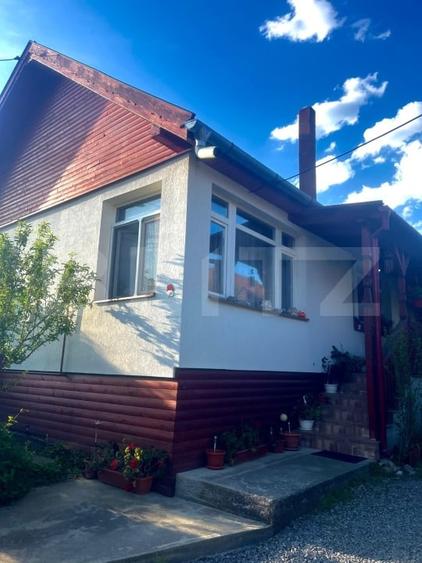 Casă individuală cu 3 camere cu Canalizare în Corunca