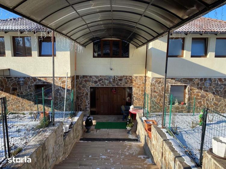 Casă cu 6 camere cu Piscina în Făget