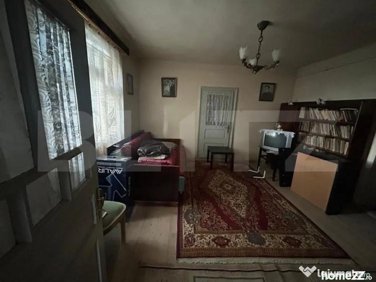 Casă cu 3 camere cu Teren 2700 Mp în Central