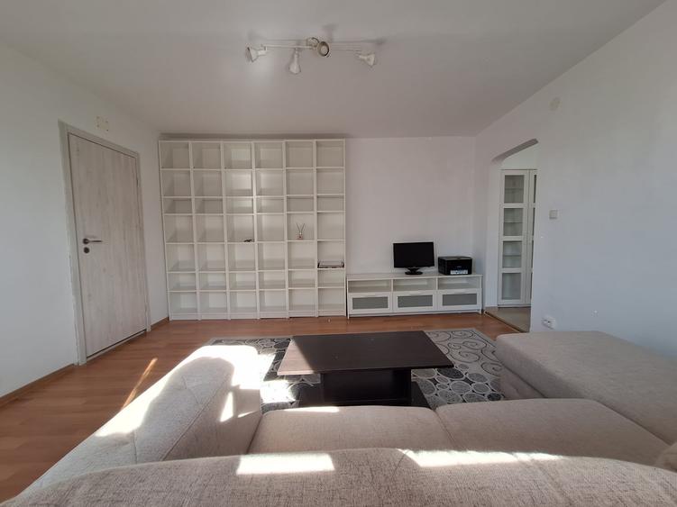Apartament cu 3 camere semidecomandat, mobilat în Freidorf