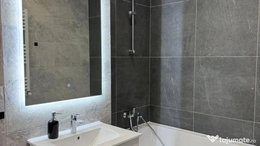 Apartament cu 3 camere semidecomandat în Crângași