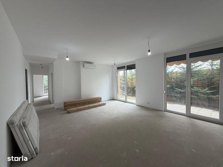 Apartament cu 3 camere în Intim