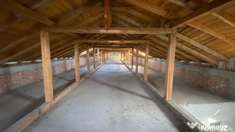 Casă cu 7 camere cu Teren 1408 Mp în Lacul Morii