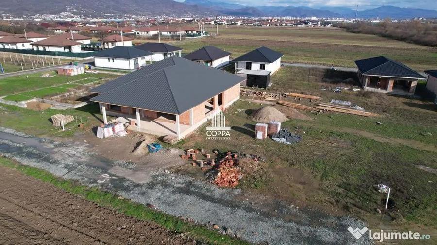 Casă cu 5 camere cu Teren 1300 Mp în Recea