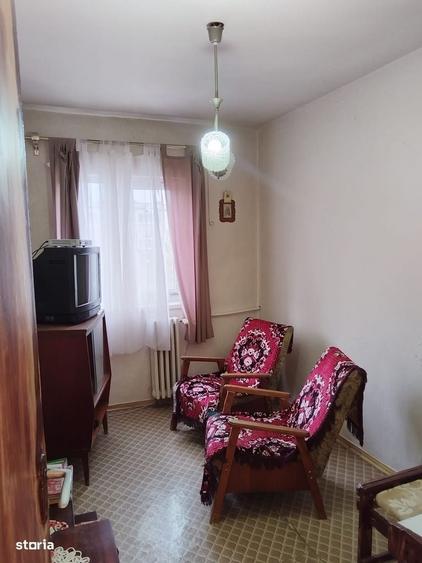 Apartament cu 3 camere decomandat în 9 Mai