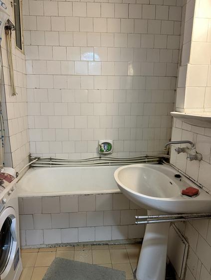 Apartament cu 3 camere decomandat, mobilat în Central