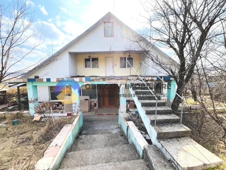 Casă cu 7 camere cu Teren 5958 Mp în Dobreni