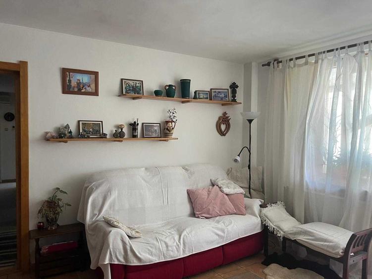 Apartament cu 4 camere semidecomandat în Central