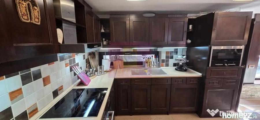 Casă cu 5 camere cu Teren 680 Mp în Central