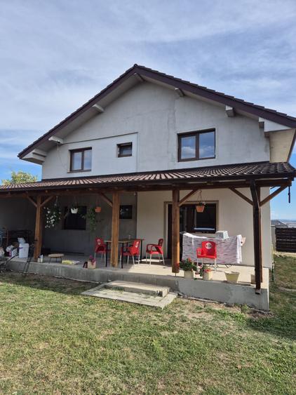 Casă cu 4 camere în Micești