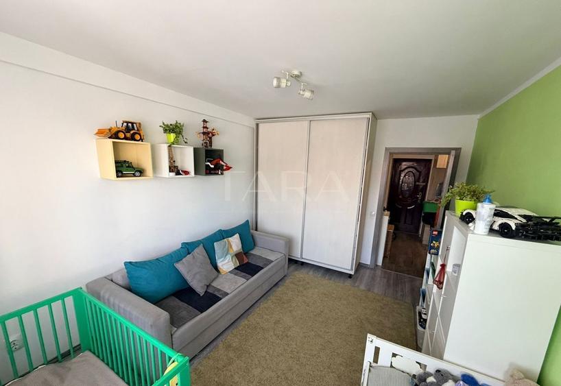 Apartament cu 2 camere semidecomandat, mobilat în Baciu