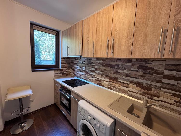 Apartament cu 2 camere decomandat, mobilat în Ultracentral