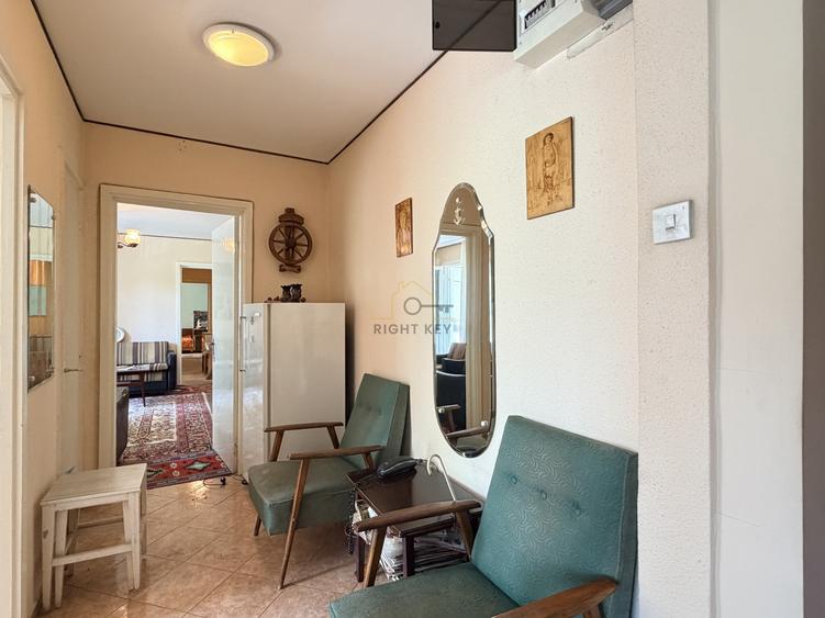 Apartament cu 4 camere semidecomandat, mobilat în Berceni