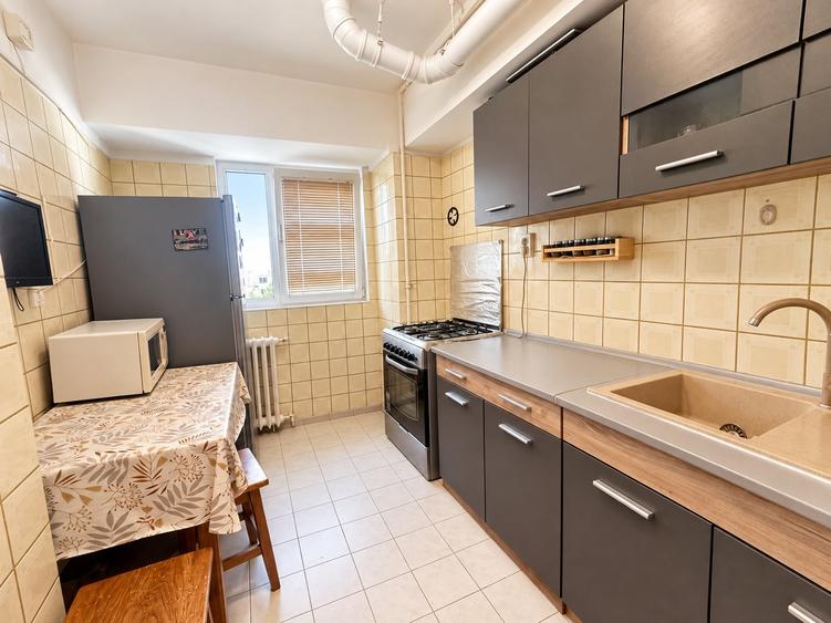 Apartament cu 4 camere decomandat în Obor