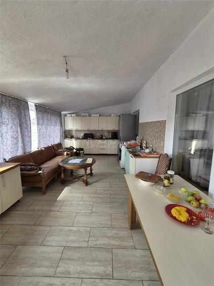 Casă cu 5 camere cu Teren 350 Mp în Variaș