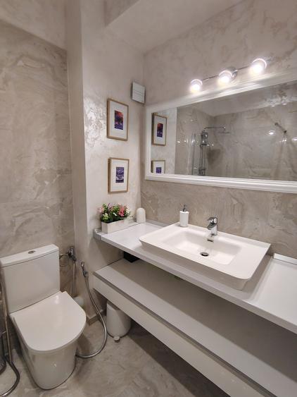 Apartament cu 2 camere semidecomandat, mobilat în Central — fotografia 3