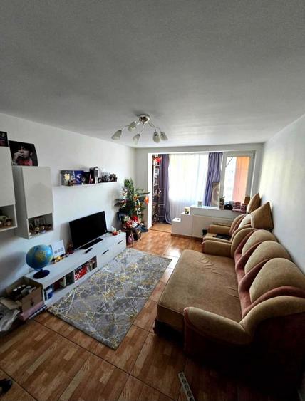 Apartament cu 3 camere decomandat în Colentina